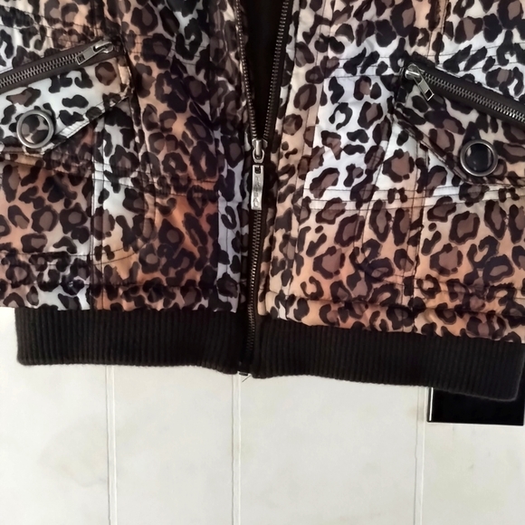 Tribal hooded leopard print zip up puffer vest. - Picture 3 of 5
